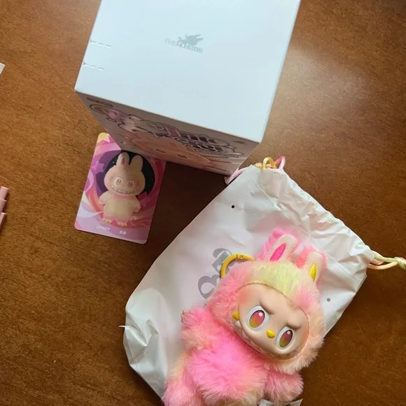 Labubu Loyalty Pop Mart Monster - Picture 5 of 5